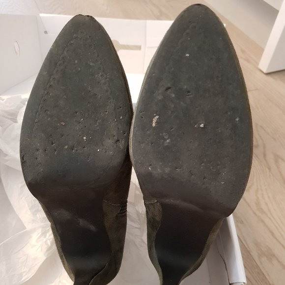 Tahari Gabe Grey Suede Boots - Picture 6 of 10